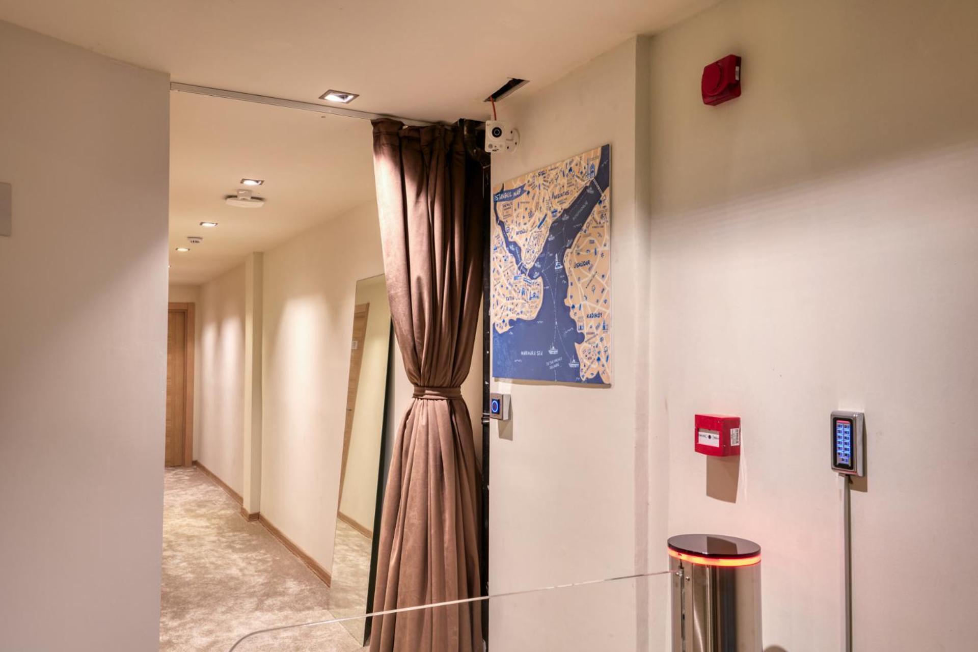 Elephant In The Room Istambul Exterior foto